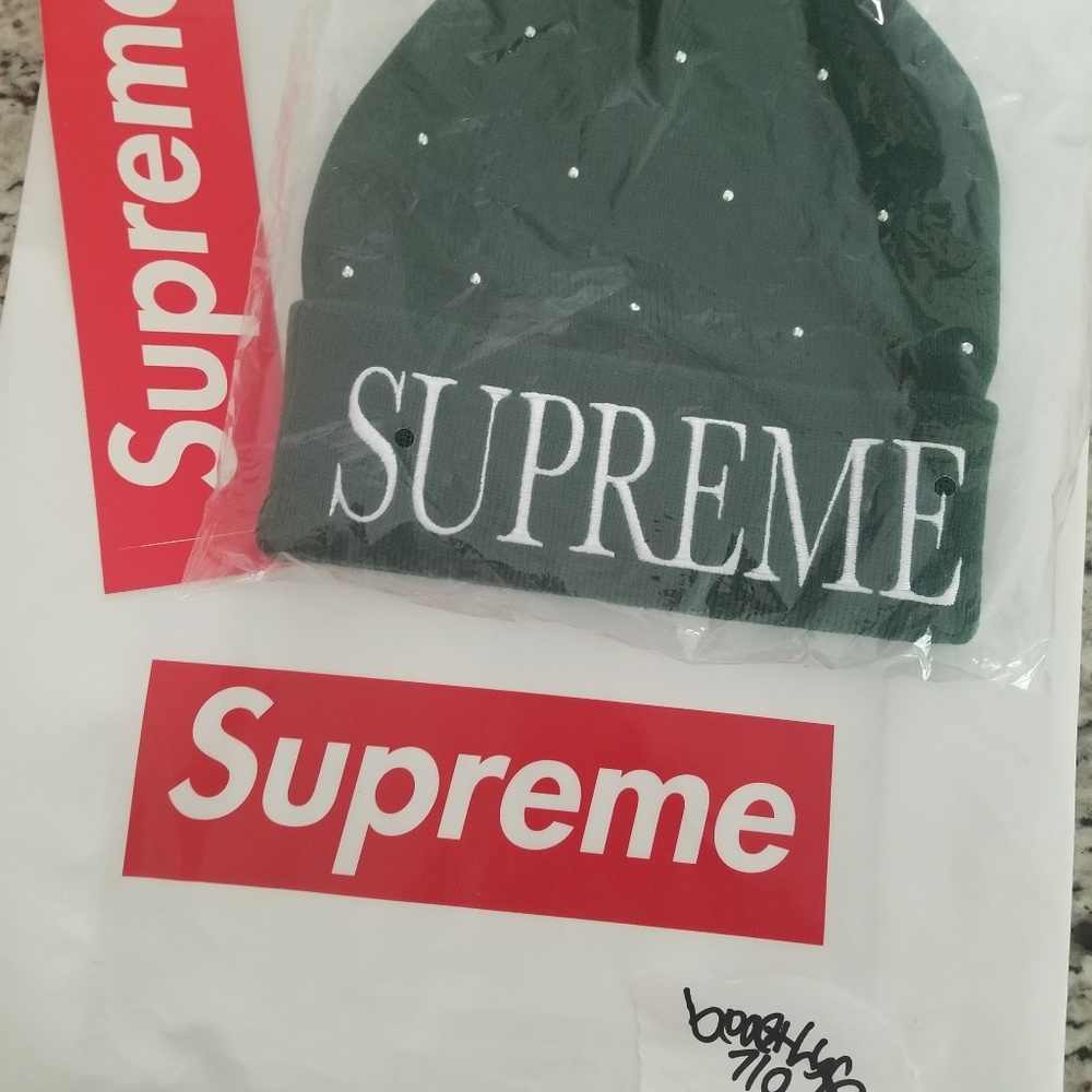 🔥SUPREME - Studded Beanie - NWT